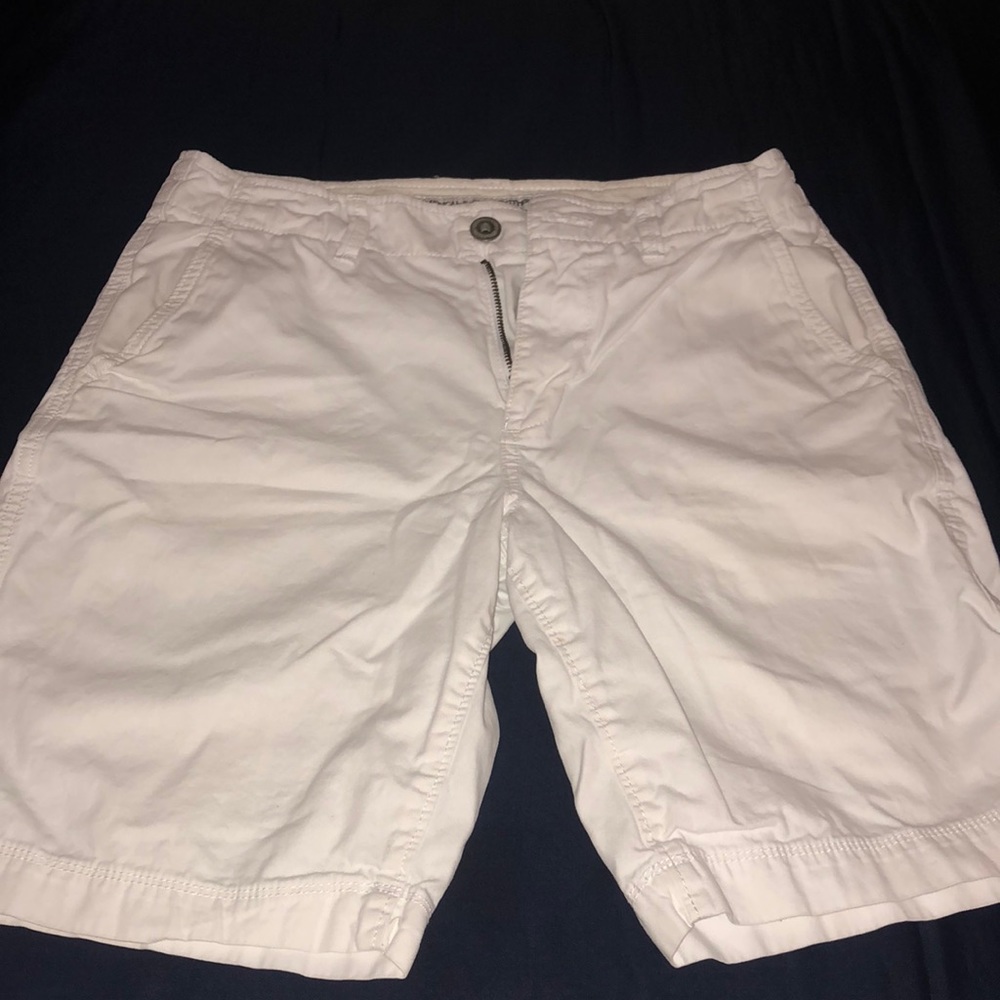 American Eagle White Short Kakis (Medium)